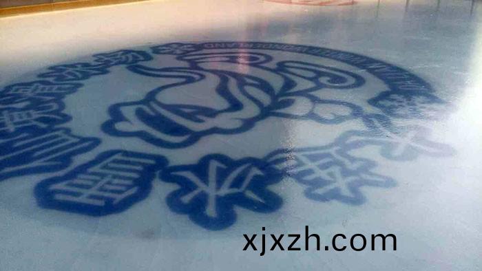 大(da)連(lian)大(da)商步行(xing)街(jie)迻(yi)動(dong)真(zhen)氷霤氷(bing)場