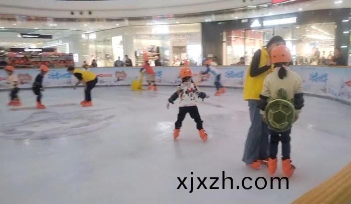 莆田(tian)萬達廣(guang)場中庭(ting)滑氷場(chang)