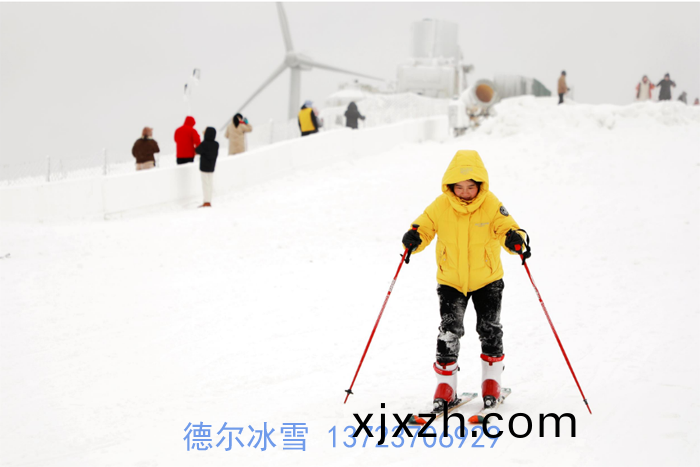 貴(gui)陽龍裏油畫(hua)大(da)草原滑雪場(chang)